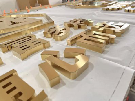 泸定拉丝不锈钢字的特点。