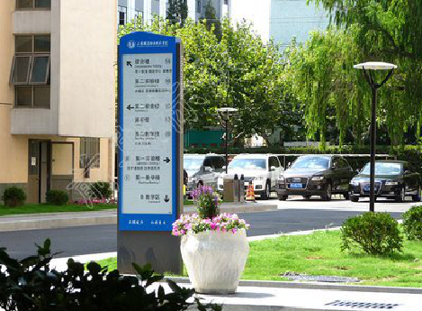 泸定传统的学校标识系统有什么问题？